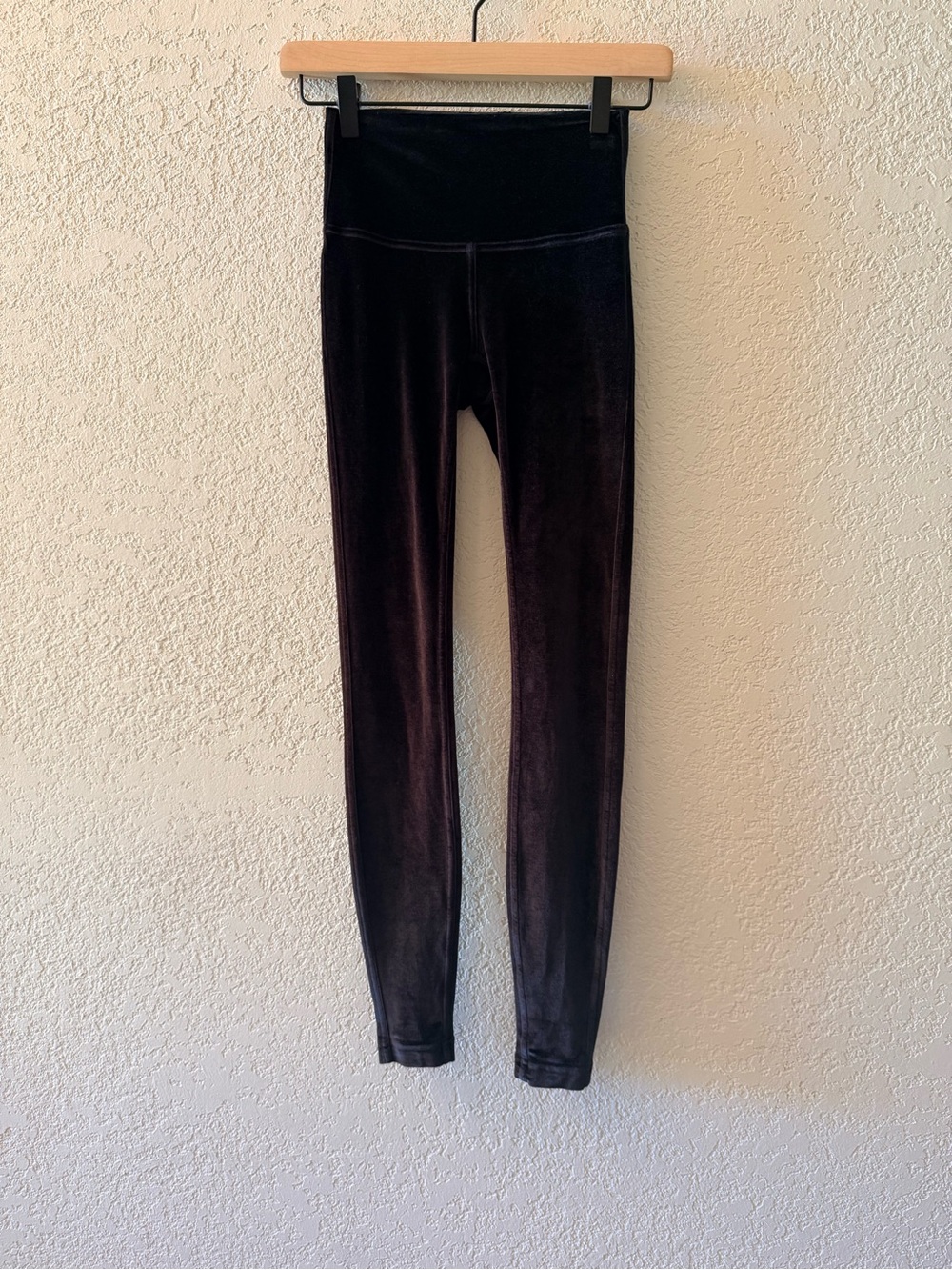 LULULEMON Wunder Lounge High Rise Black‎ Velvet Full Length 28” Leggings Size 2